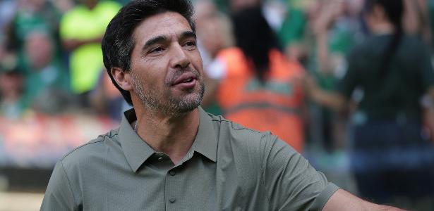 Abel admite Palmeiras desconcentrado após rodízio e vaga na Copa do Brasil