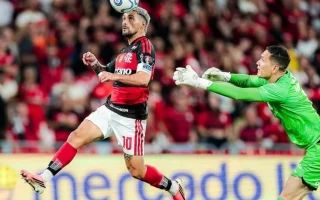 Arrascaeta marca, e Flamengo avança à semifinal da Libertadores com dez jogadores