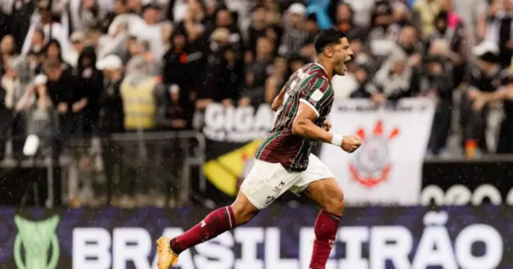 Hulk passa mal no intervalo, volta ao jogo e marca dois na vitória do Fluminense