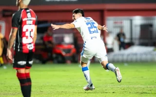 Cruzeiro vira sobre o Vitória no Barradão e vence com gol de Matheus Pereira