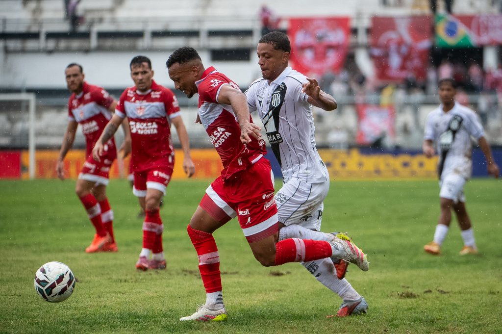 Ponte Preta encerra jejum de 22 jogos e vence o CRB com gol de Brandão