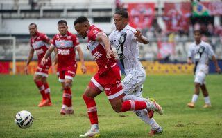 Ponte Preta encerra jejum de 22 jogos e vence o CRB com gol de Brandão