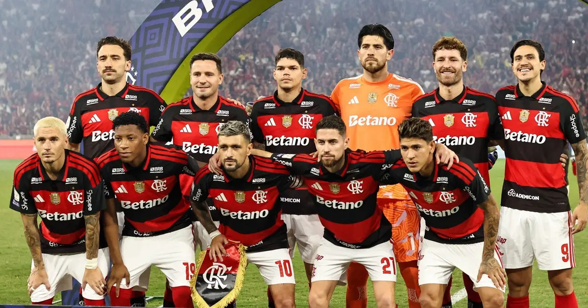 Titular do Flamengo deixa o campo com dores contra Bragantino