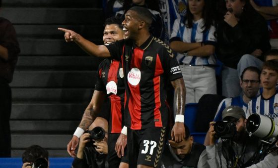 Rayan estreia na Europa com gol em vitória histórica do Bournemouth