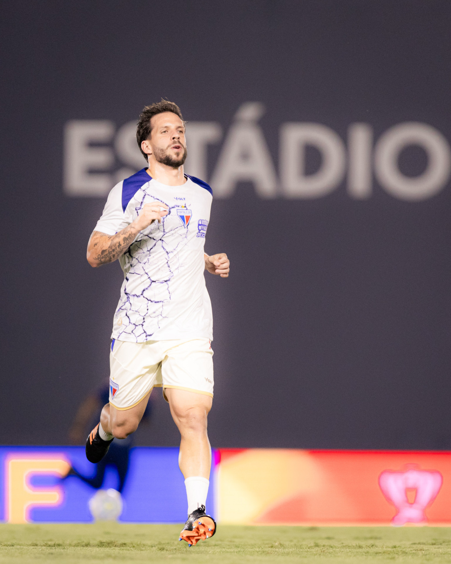 Lesionado, Lucas Sasha está fora da partida contra o Londrina (Foto: Vinícius Gentil/Fortaleza EC)