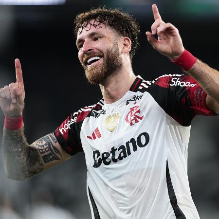 Flamengo também quer antecipar renovação com Léo Pereira